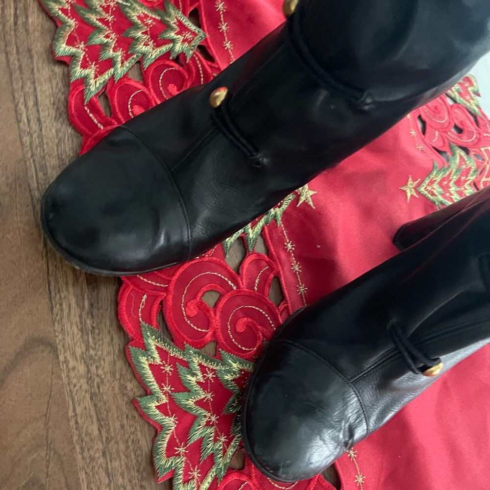 Marc Jacobs size 8 leather boots, front gold buttons - Picture 11 of 12